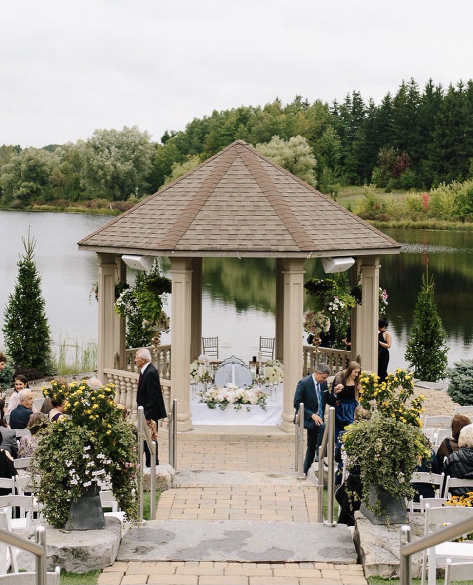 info_ambassador's tweet photo. Love this elegant decor for a Sofreh Aghd ceremony at the Lakeside Gazebo🤍
Visit our website (link in bio) or call us at (905)-584-6868 for information on how you can host your upcoming event with us! 
Via @samasofrehagh on IG
#torontoevents #wedluxetoronto #torontoweddingvenue https://t.co/ynFdgFXFTY