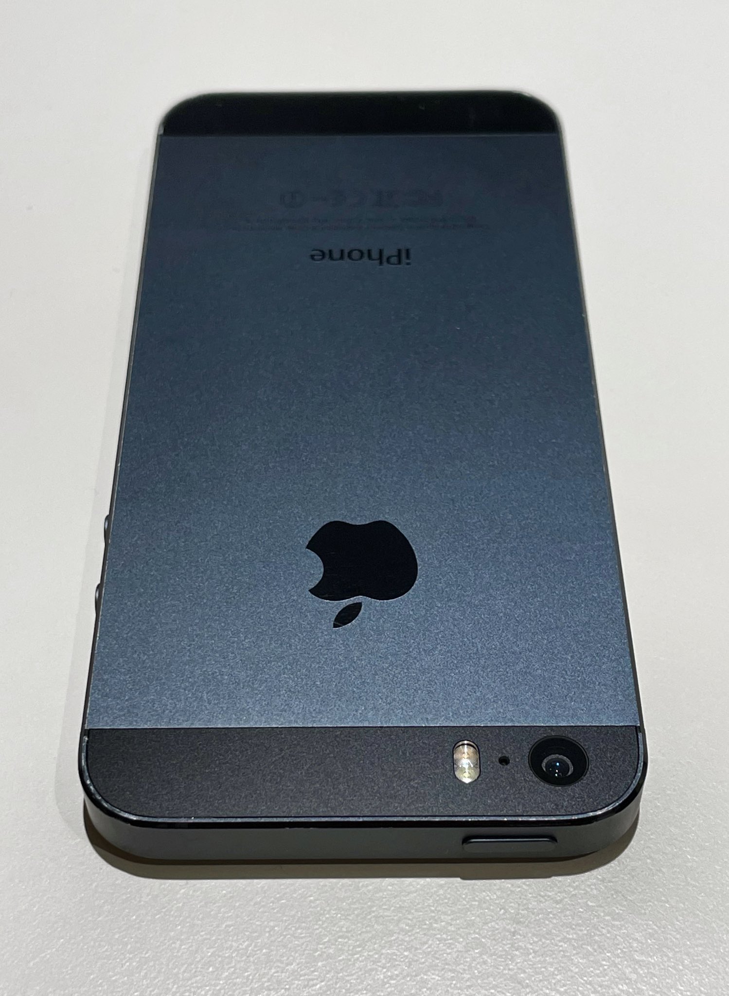 Giulio Zompetti Early Iphone 5s Prototype Manufactured One Year Before The Official Release Date October 12 It Comes With An Iphone 5 Like Shell With Matte Top And Bottom Back