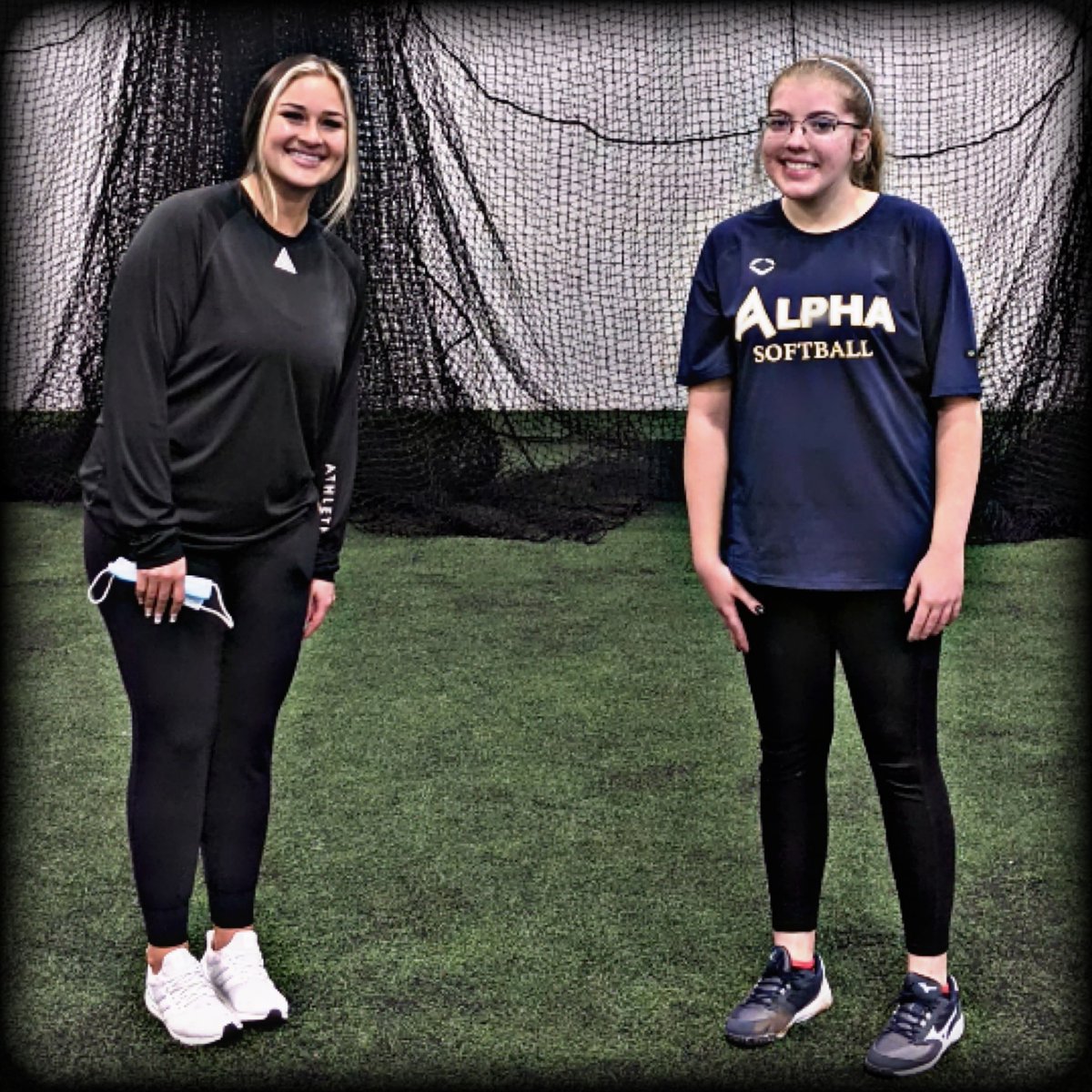 adrianna_w2025's tweet photo. I had the privilege to meet Lauren Chamberlain and attend her hitting camp this morning. @LChamberlain44
#amazingrolemodel #battingGOALS #1stbasegirls https://t.co/sxBGJk1FfR