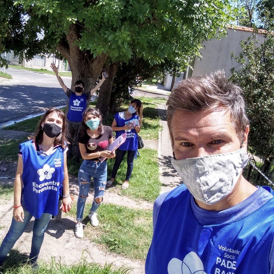 solange_moyano_'s tweet photo. Gran jornada de @VolunP_Bachi 💙

Adoro estar al servicio de los vecinos y vecinas!! 💙

#vacunatepba 
#covid19 https://t.co/MrTjNWw5if