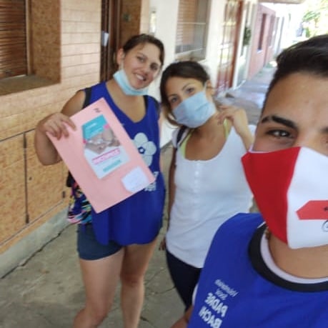 EP_scgambier's tweet photo. Gran jornada de Voluntariado Padre Bachi con los compañeros y compañeras de Gambier!! 👈🏻💙

Acompañando a los vecinos y vecinas con el programa #vacunatepba 

@VolunP_Bachi 
@marceloleyria 
@EPeronistaOk https://t.co/bJQR9GfjIv