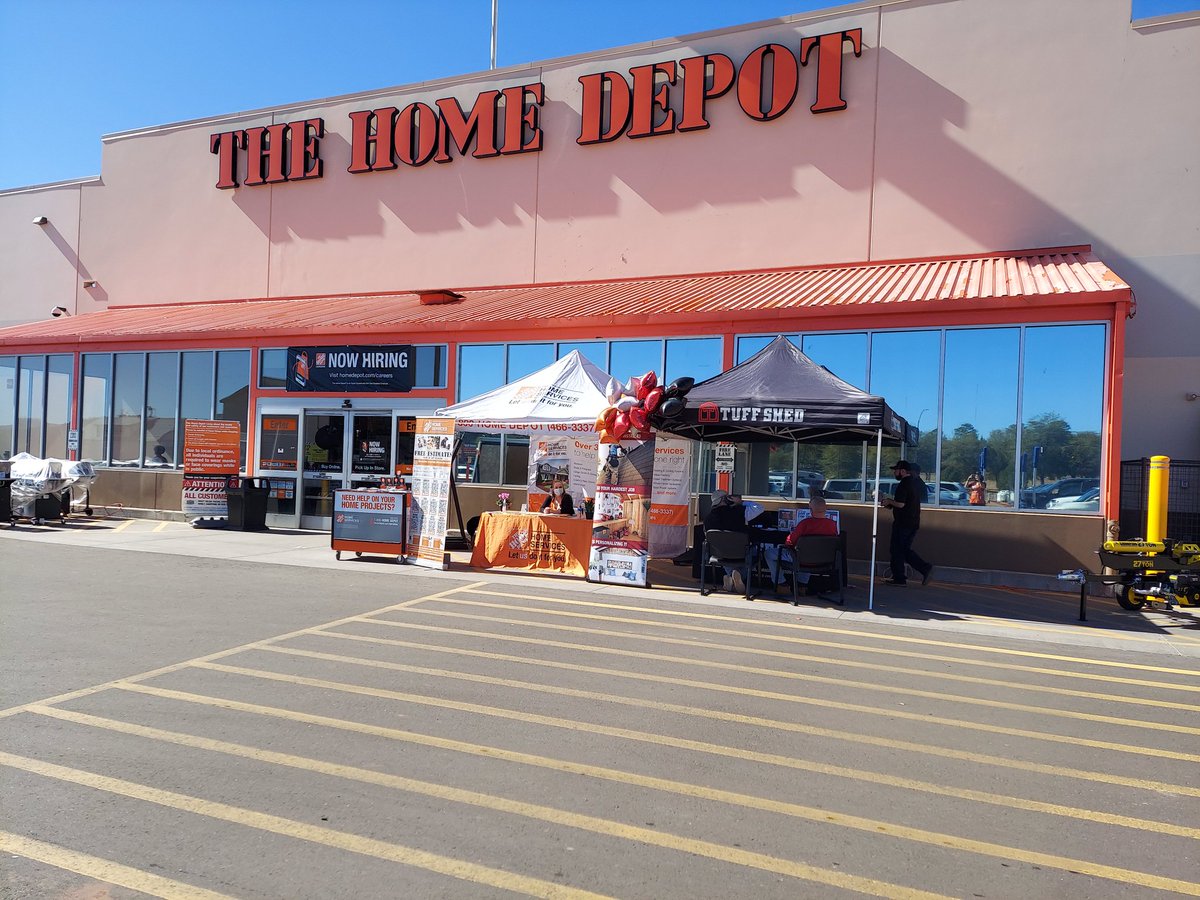 KatieBa68077096's tweet image. Duane and Deirdre working the services event
Winning with TuffShed and HDE windows
#D328SpecialtyPride #PMDWinsWithServices @PabstBen @ShawnMinkner @dmsheds @HaroldTHD