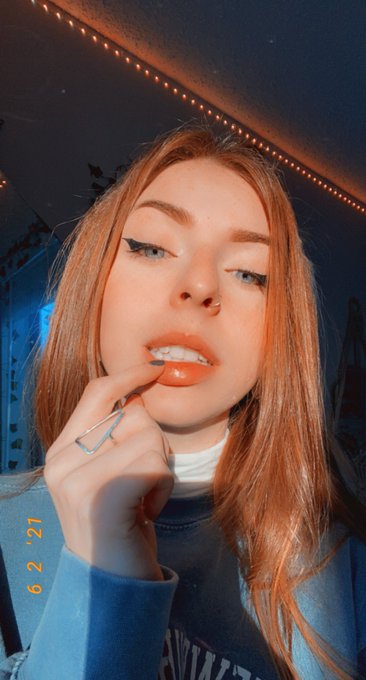 Liss🌱🎱🌈 - 4 pic. Nothin much just a ginger in the sun https://t.co/XV0DUxBX8P