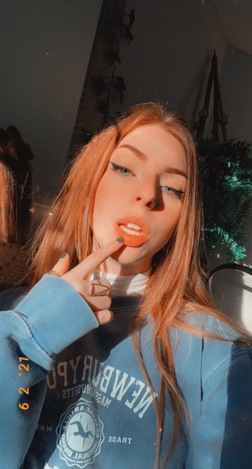 Liss🌱🎱🌈 - 3 pic. Nothin much just a ginger in the sun https://t.co/XV0DUxBX8P