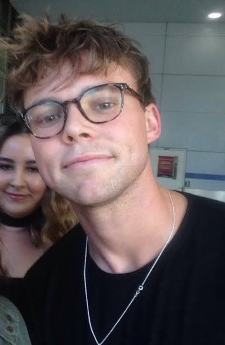 why are they like the exact same glasses