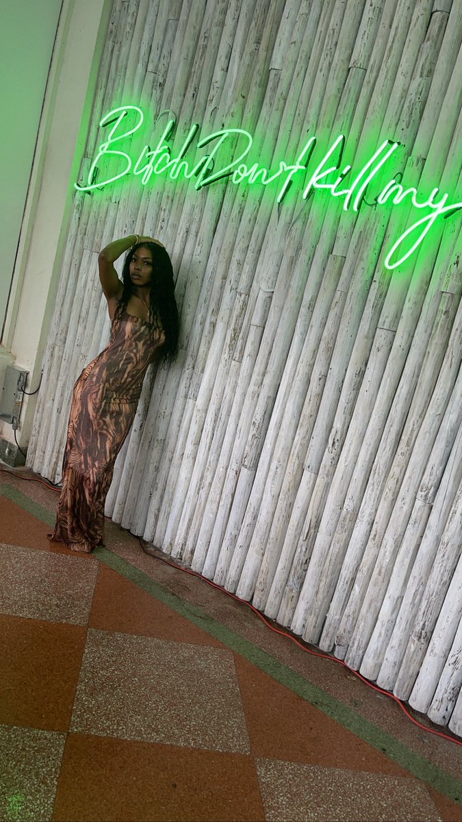 huncha___'s tweet photo. Pretty brown bitch can’t find nothing badder. #TwentyFINEloading https://t.co/Zc9HbJMGgl