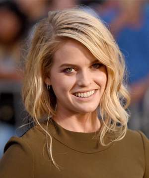 Happy Birthday to Alice Eve who turns 39 today! 