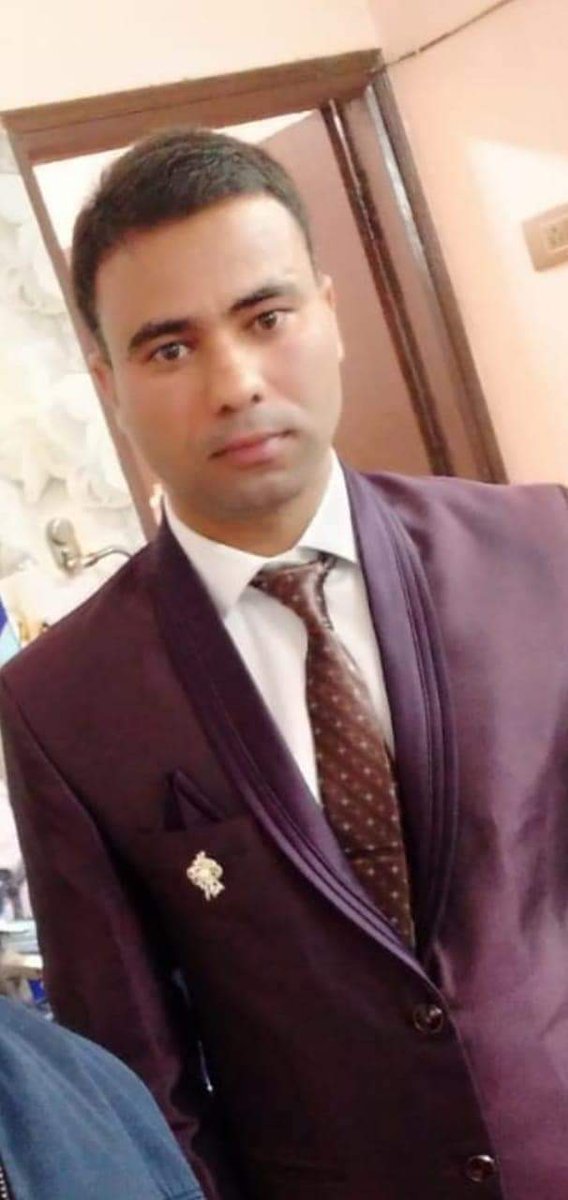 Shrish_1987's tweet photo. कंगना राणावत ने जब मुंबई को पीओके बोला था तब शिवसेना के भाड़े के पिल्लों को बहुत दर्द हुआ था।

चेन्नई एयरपोर्ट के सामने से एक नौसेना के अधिकारी सूरज कुमार दुबे का अपहरण किया गया।

फिर उन्हें महाराष्ट्र के पालघर में लाकर 10 दिनों तक ��ैद कर रखा गया और आज उन्हें जिंदा जला दिया गया😥 https://t.co/0Am6I6zKMH