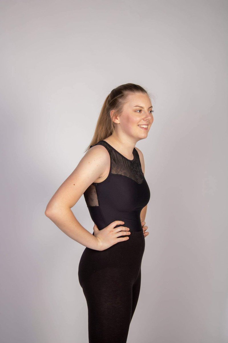 EmmanuellaMaeba's tweet photo. Studio shoot with the gorgeous Cerys! 👯‍♂️🖤

#portrait #portraitphotography #photograph #photography📷 #studio #black #uni #finalyear  #blonde #lighting #studiolights #dance #movement #university #unilife #book #dancing #shapes https://t.co/lyM8SC2DGQ