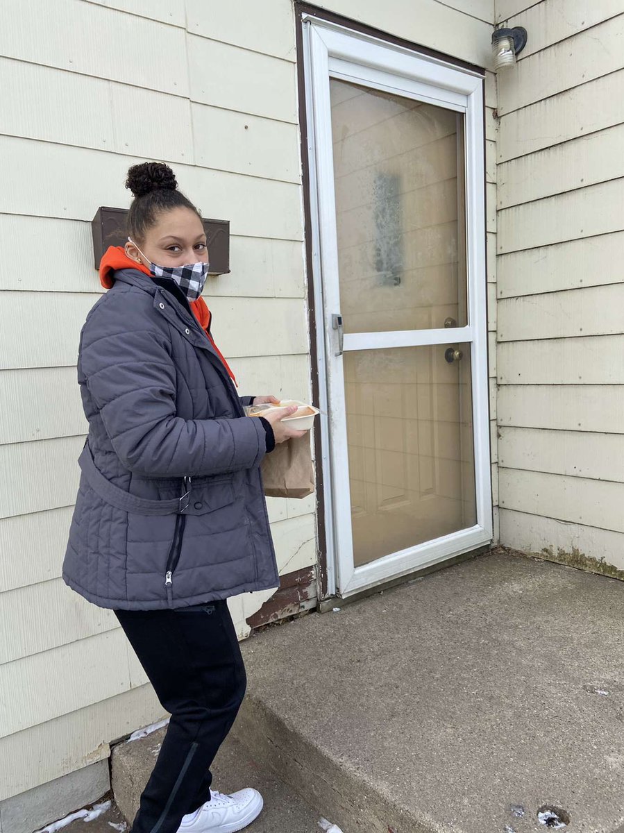 HuronPep's tweet photo. HHS pep club had the privilege of delivering meals on wheels this past week! we had 20 total helpers! thank you to everyone who helped deliver and we hope we get the chance to do it again!!🧡🖤 #gotigers #pepclub https://t.co/cVcDqioolr
