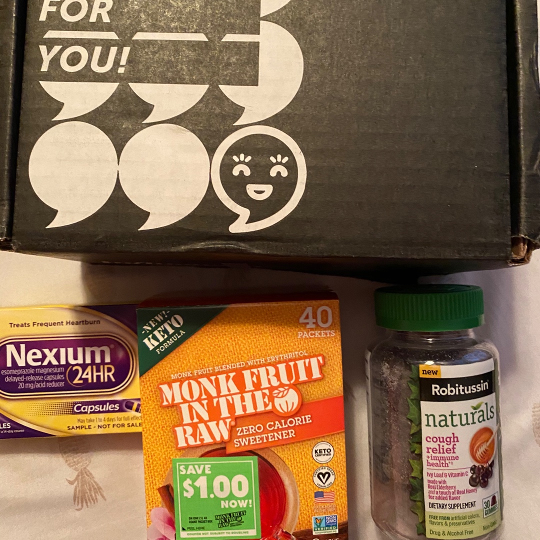 Angelbaybay23's tweet photo. Love my voxbox #RobitussinNaturals #InTheRaw #Nexium24HR #WFHVoxBox #complimentary @RobitussinBrand @Influenster @InTheRaw https://t.co/FyuJXTCGHe