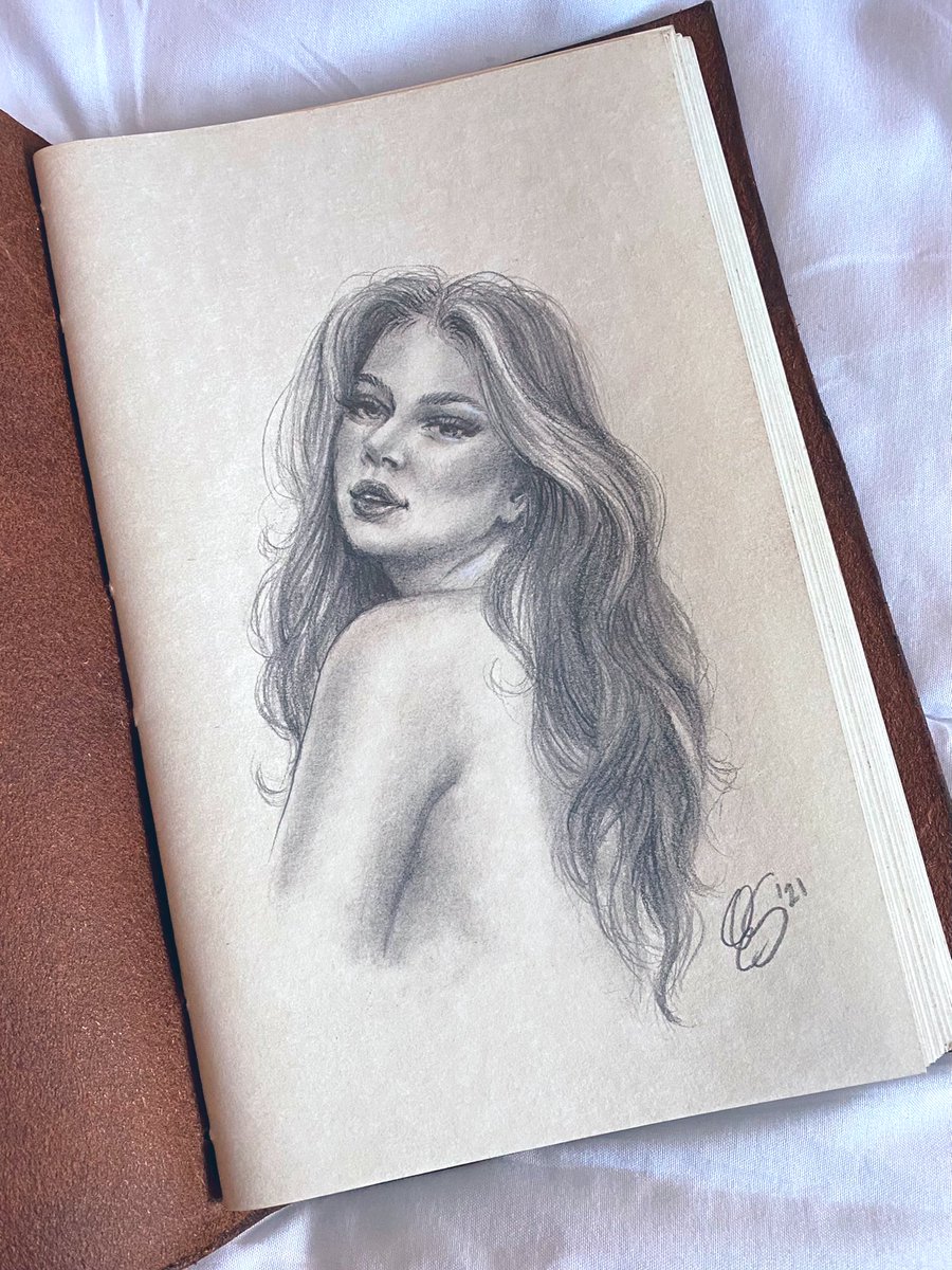 Elena ⚡️ tweet media