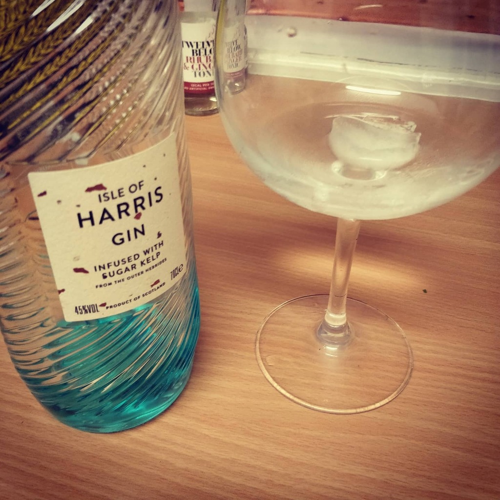 Finishing off the Christmas @harrisgin in celebration of a momentous #calcuttacup victory 🏴󠁧󠁢󠁳󠁣󠁴󠁿 #asone #backingblue instagr.am/p/CK9nslUBNSN/