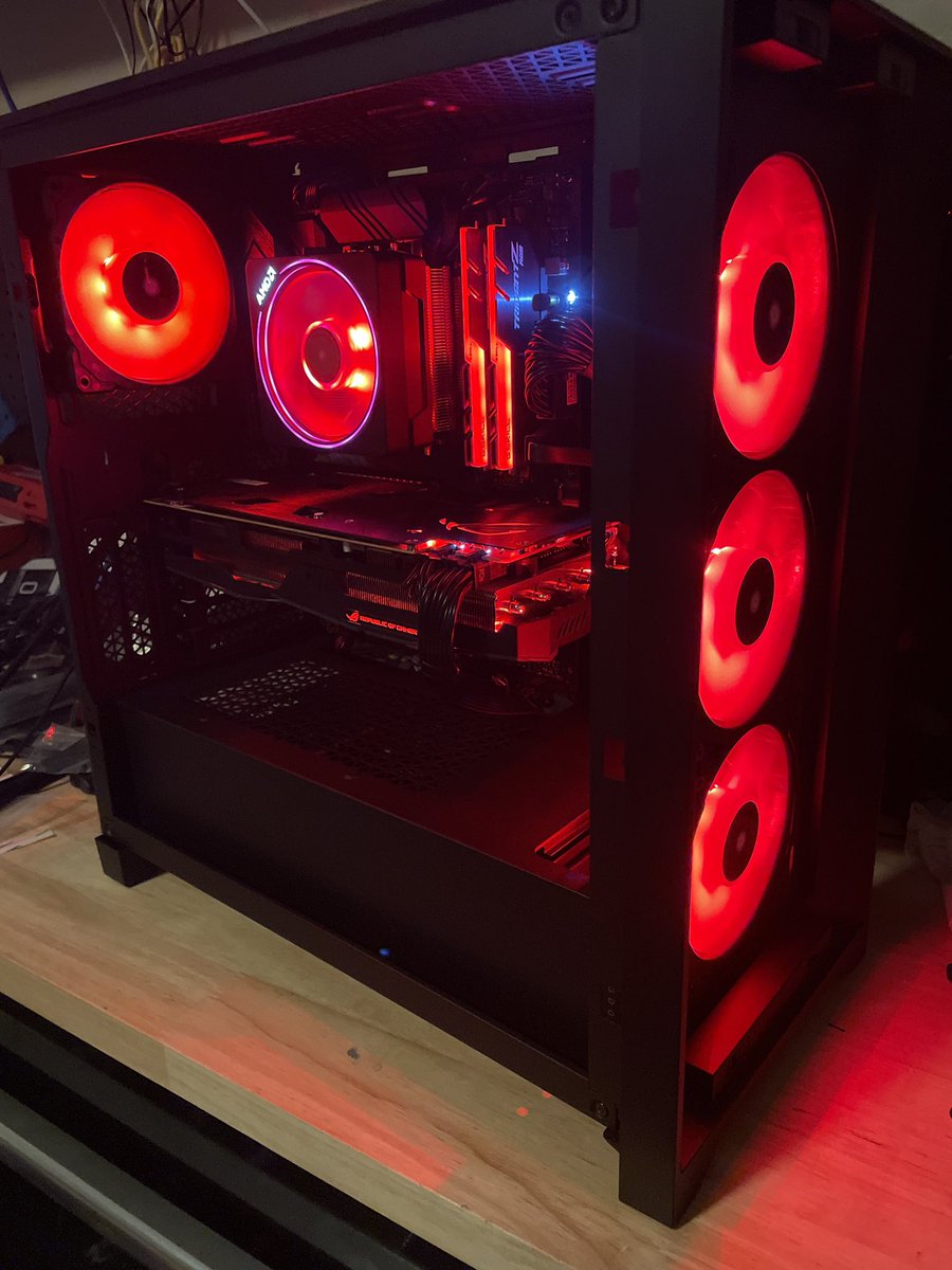 RiddleMeSir's tweet photo. @Newegg @tommyohio89 My pc, built by @tommyohio89 🤙🏼🤙🏼🤙🏼 https://t.co/j5p3T3PB5Y
