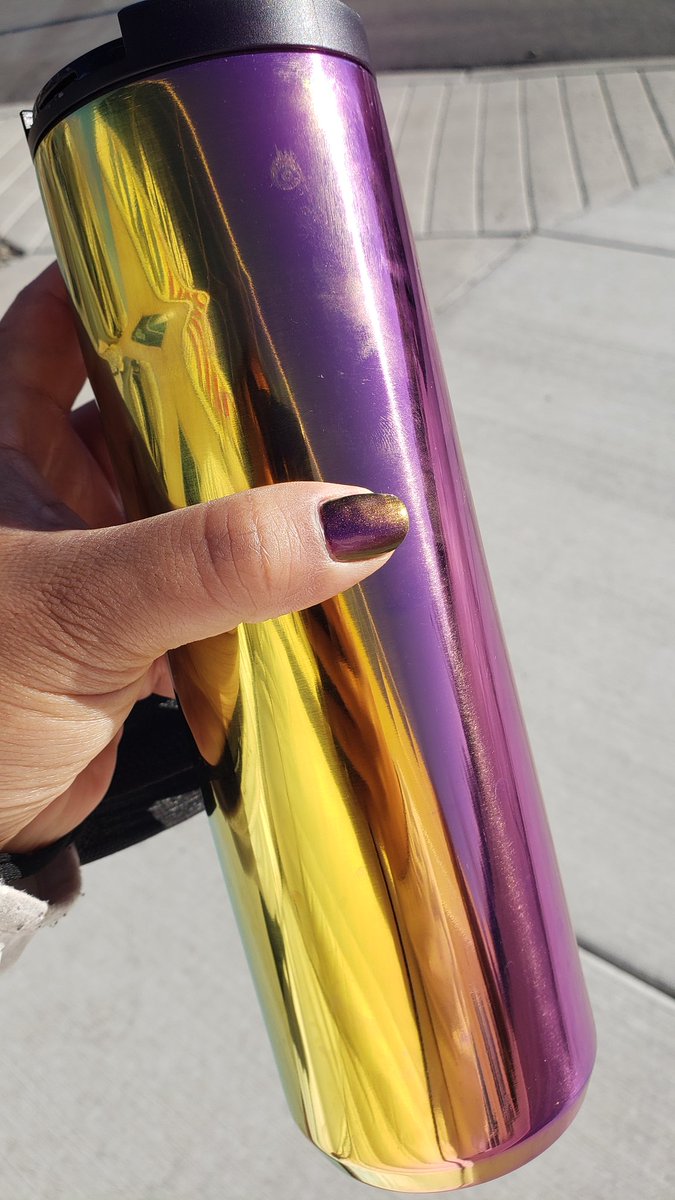 EstrellaAkina's tweet photo. @nailogical @holotaco 100% why I bought this Starbucks cup #catsevasion #multichrome https://t.co/QBCEoHikqZ