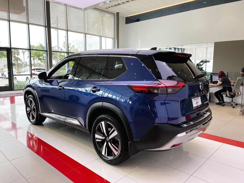 GreenacreNissan's tweet photo. Make a powerful impression with the newly redesigned 2021 Nissan Rogue 😍✨ #GreenacresNissan #NissanRogue #FreeTestDrive #WeMakeItEasy https://t.co/5sYdyOLl4j