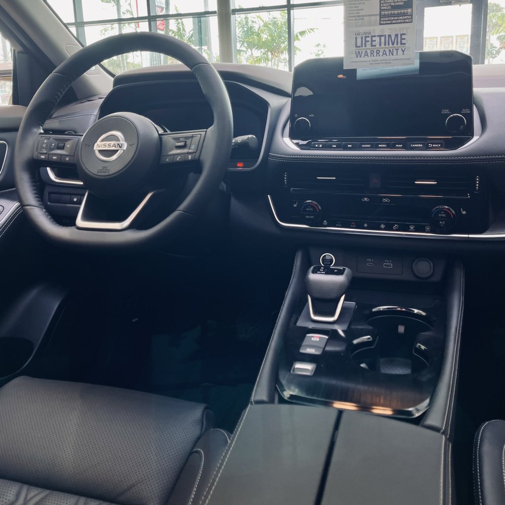 GreenacreNissan's tweet photo. Make a powerful impression with the newly redesigned 2021 Nissan Rogue 😍✨ #GreenacresNissan #NissanRogue #FreeTestDrive #WeMakeItEasy https://t.co/5sYdyOLl4j