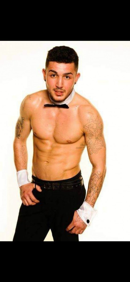 RomanChance28's tweet photo. 😂 Throwback to my first photo shoot, 19 years old just before my first ladies night.. Good memories! https://t.co/B9Tc5ebNiS