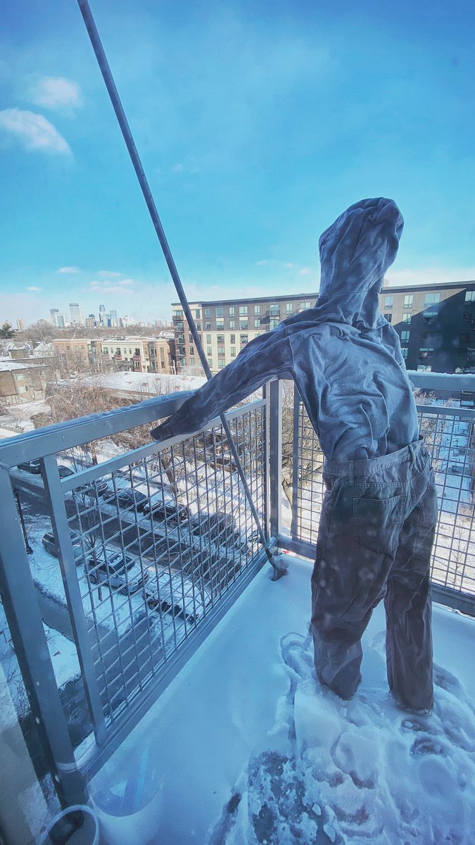 J_Ting1's tweet photo. Polar vortex means it’s time again for frozen pants + hoodie sculpting 🥶👖🧥 https://t.co/DrFPhswJJV