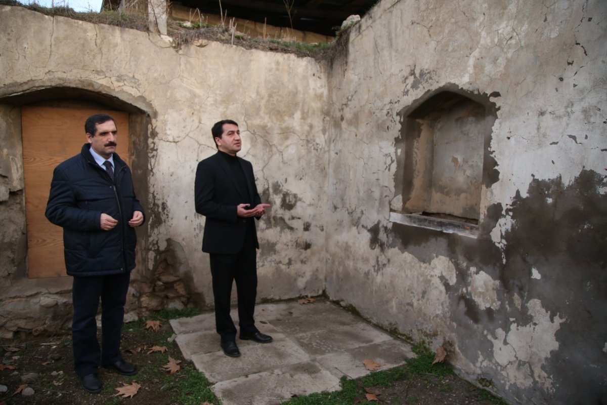 HikmetHajiyev's tweet photo. In liberated Zangilan. The XVIII century Mosque which used as stable for keeping pigs by Armenia during 30 years long occupation. Armenia lost moral ground to speak loudly about protection of cultural/religious values. @UNESCO https://t.co/HTHqGU3KMa