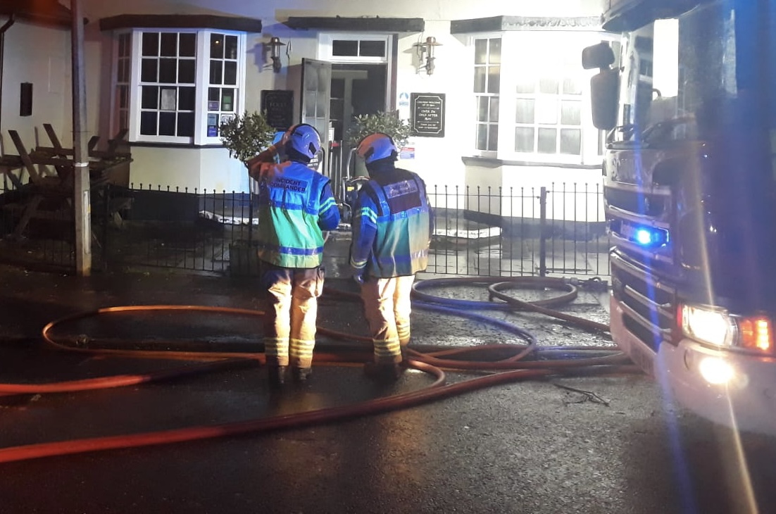 lvbuckhursthill's tweet photo. The Three Colts pub was on fire this afternoon. @ECFRS reported they were alerted at 16:49 and sent 5 appliances to the scene and found "50% of the ground floor alight." @EssexPoliceUK have said a man has been arrested on suspicion of arson. They're appealing for info/cam footage https://t.co/KUV0lRpiHQ