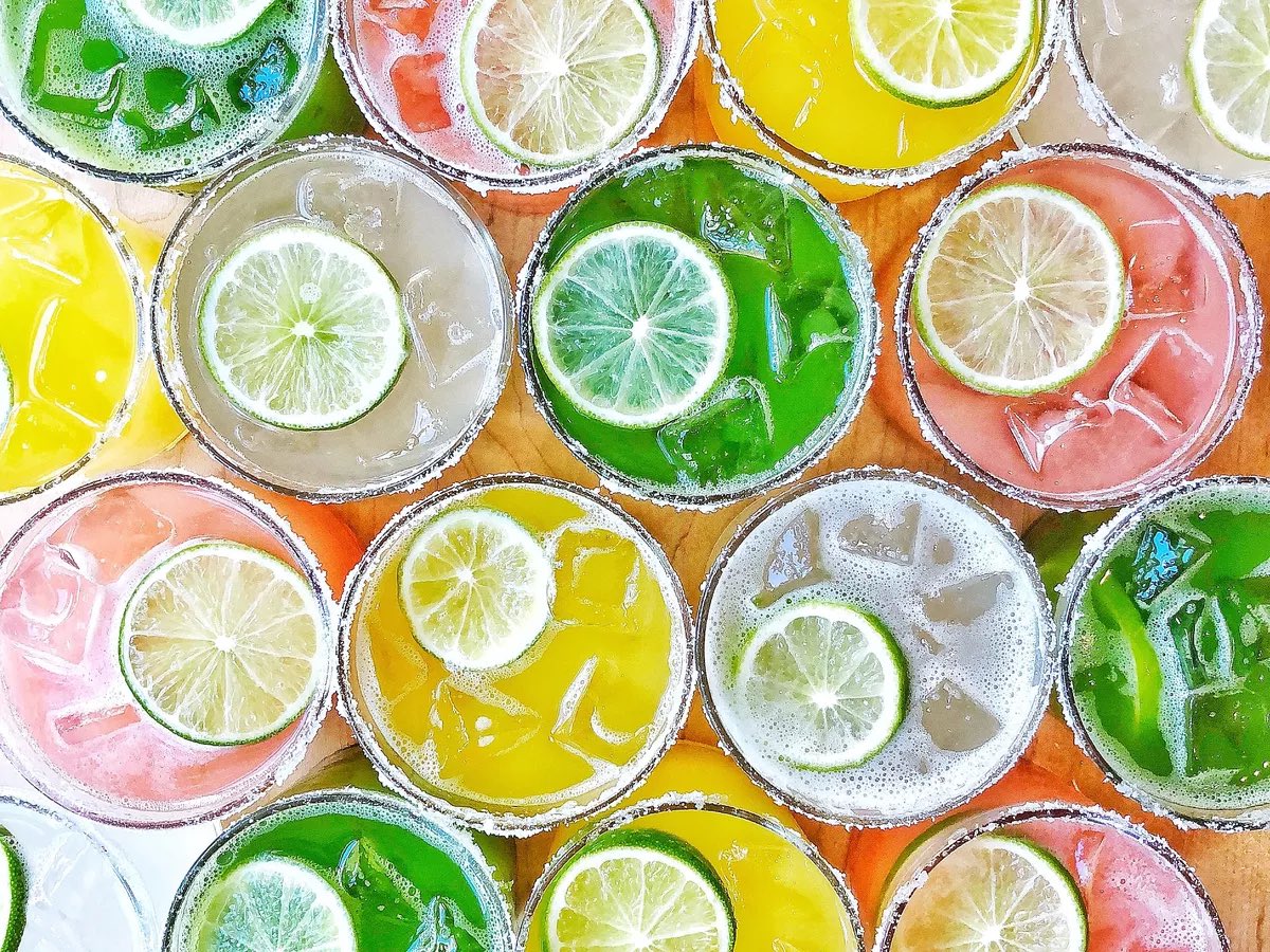 ThorndaleCraft's tweet photo. Get your margarita growlers for tomorrow’s Super Bowl— snow party!!

Available in regular, strawberry, black raspberry, peach, melon or sour apple 🥳🥳🥳🥳 https://t.co/pTCBizLdVK