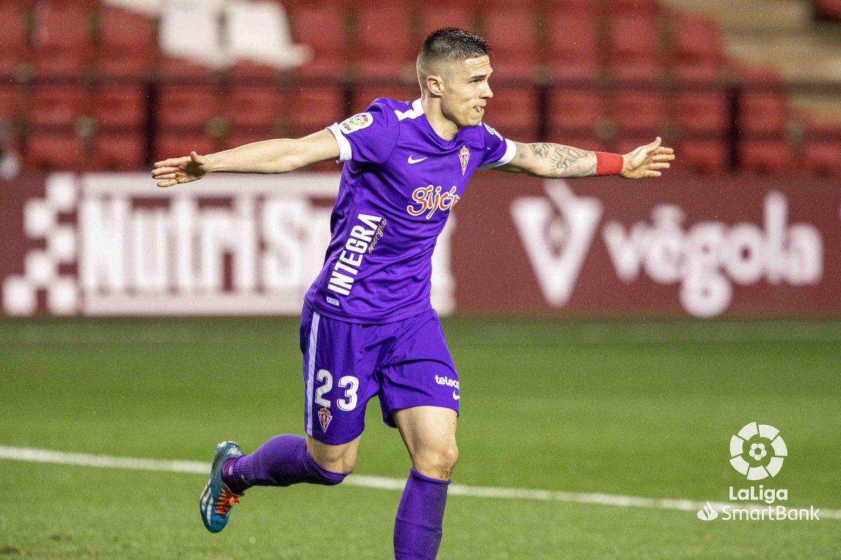 goldeplataes's tweet image. ⏰ ¡Final en Las Gaunas! 
El Sporting golea al Logroñés de la mano de un gran Djuka, que ha hecho un hat-trick, para volver a ganar. El equipo riojano cosecha su cuarta jornada sin ganar (0-4). 
⚽⚽⚽⚽ Djuka (3) y Cumic
#LogroñésSporting #LaLigaSmartBank