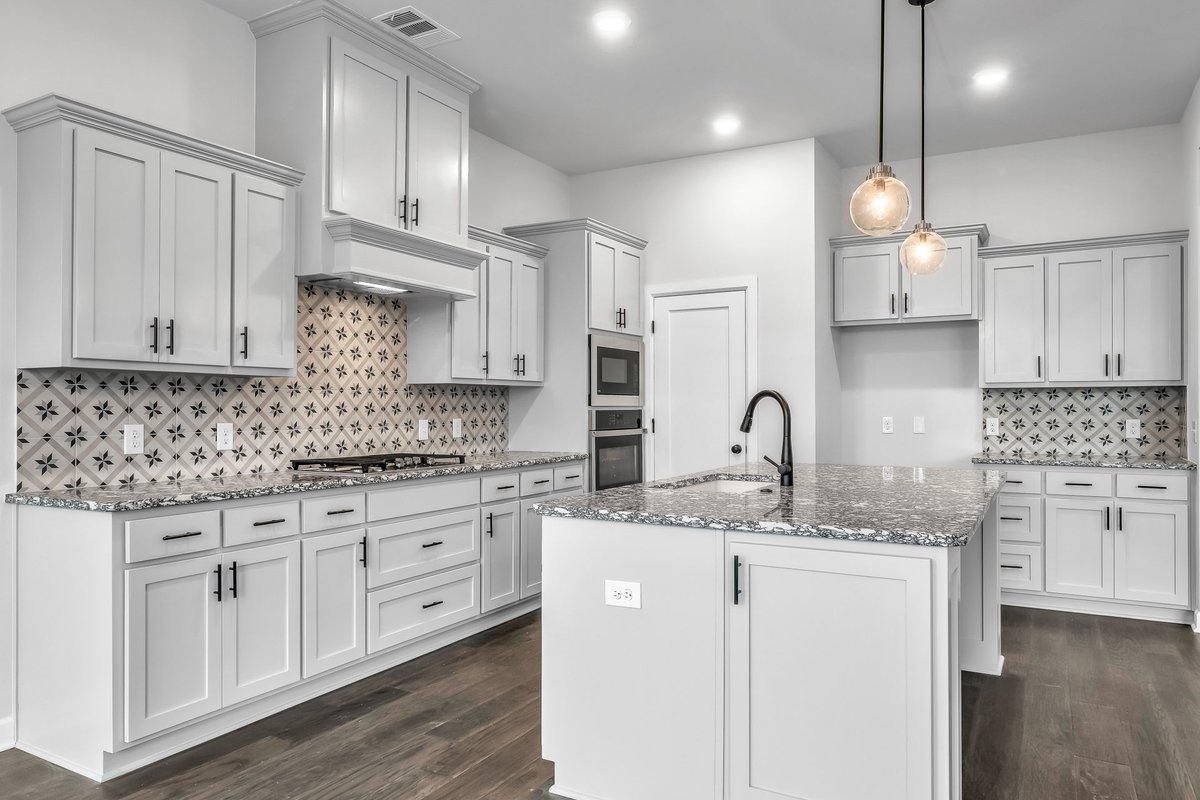 This farmhouse entry is aDOORable! 😍 #ValentinesDay 800 Parsons Yukon, OK #RealEstate