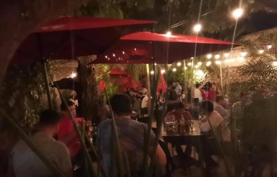 enlabarra's tweet image. #Campeche | Por diversas faltas, omisiones e irregularidades en venta y consumo de bebidas alcohólicas, aforo permitido y medidas de seguridad sanitarias fue clausurado el establecimiento “La Negrita” en #Campeche.