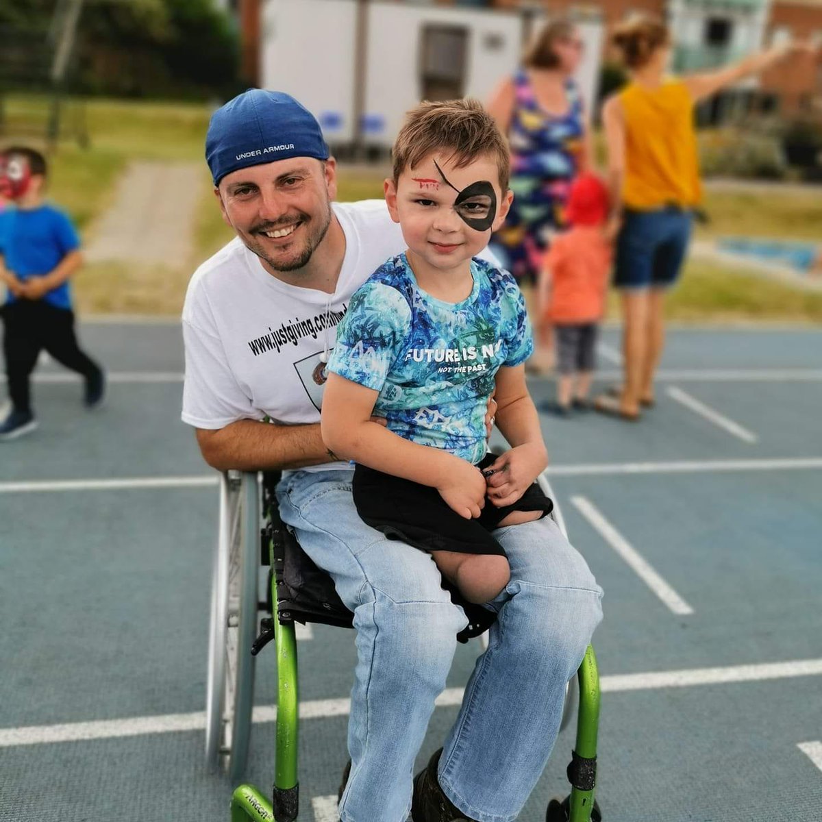 And man, going along and hanging out with Bear and  @paula_hudgell when he did his epic - and *million pound fundraiser - for  @EvelinaLondon was fantastic.There's an amazing photo of Tony sat on my lap on my 30th marathon. And just look what he's gone on to do. Fantastic!/4