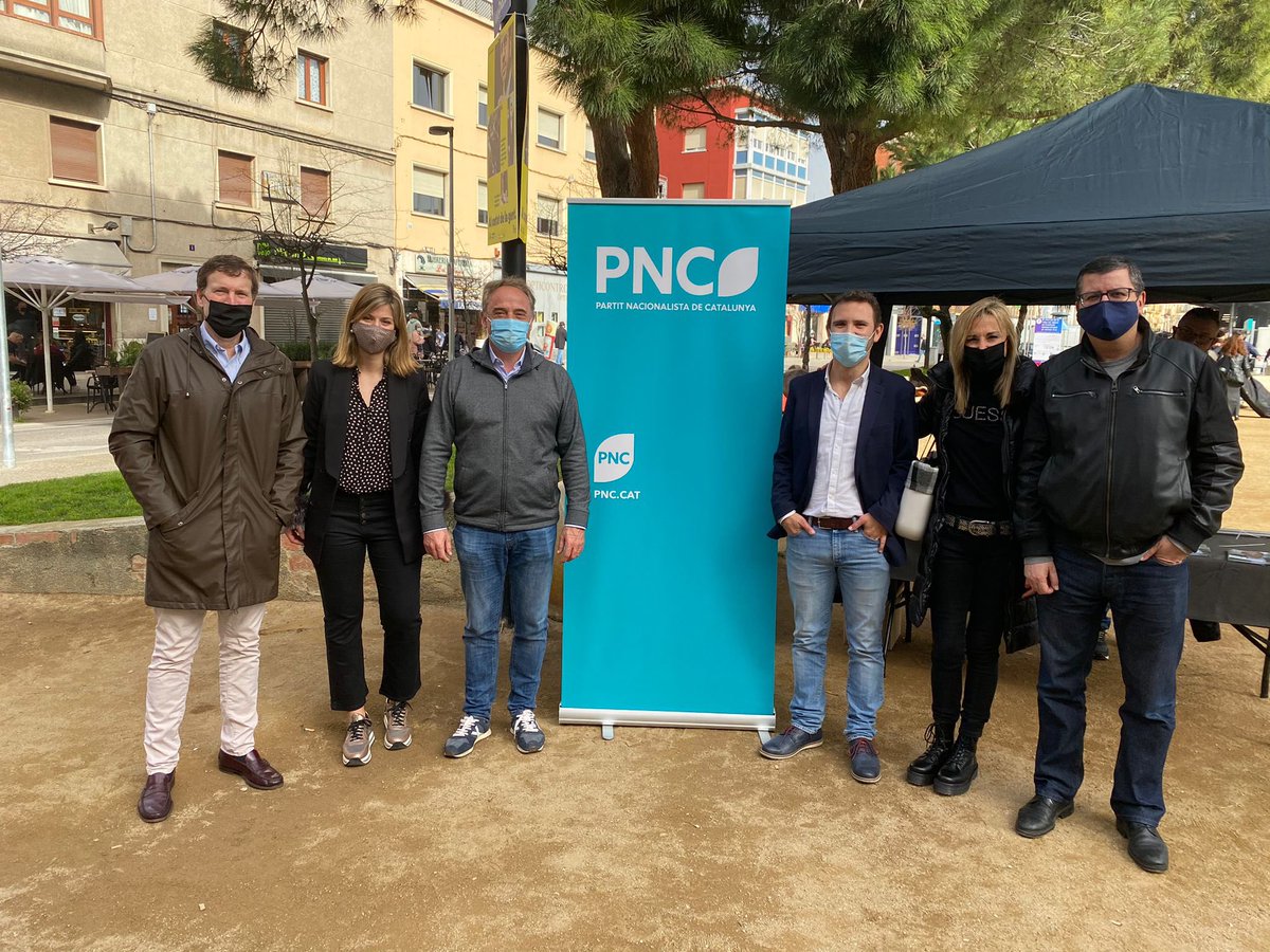 Som_PNC's tweet photo. 💥Atreveix-te en marxa! Dia 9️⃣
📍La @martapascal i l'@EnricGracia2 fan ruta pel territori lleidatà.
👥La candidatura de Girona encapçalada per @carlesribas i @albaalbertv han fet parada a Figueres. 
🗣️L'@AureaRodriguezL reclama que TGN sigui un pol d'innovació.

#SomElsTeus🤍 https://t.co/IlxGWlDn77