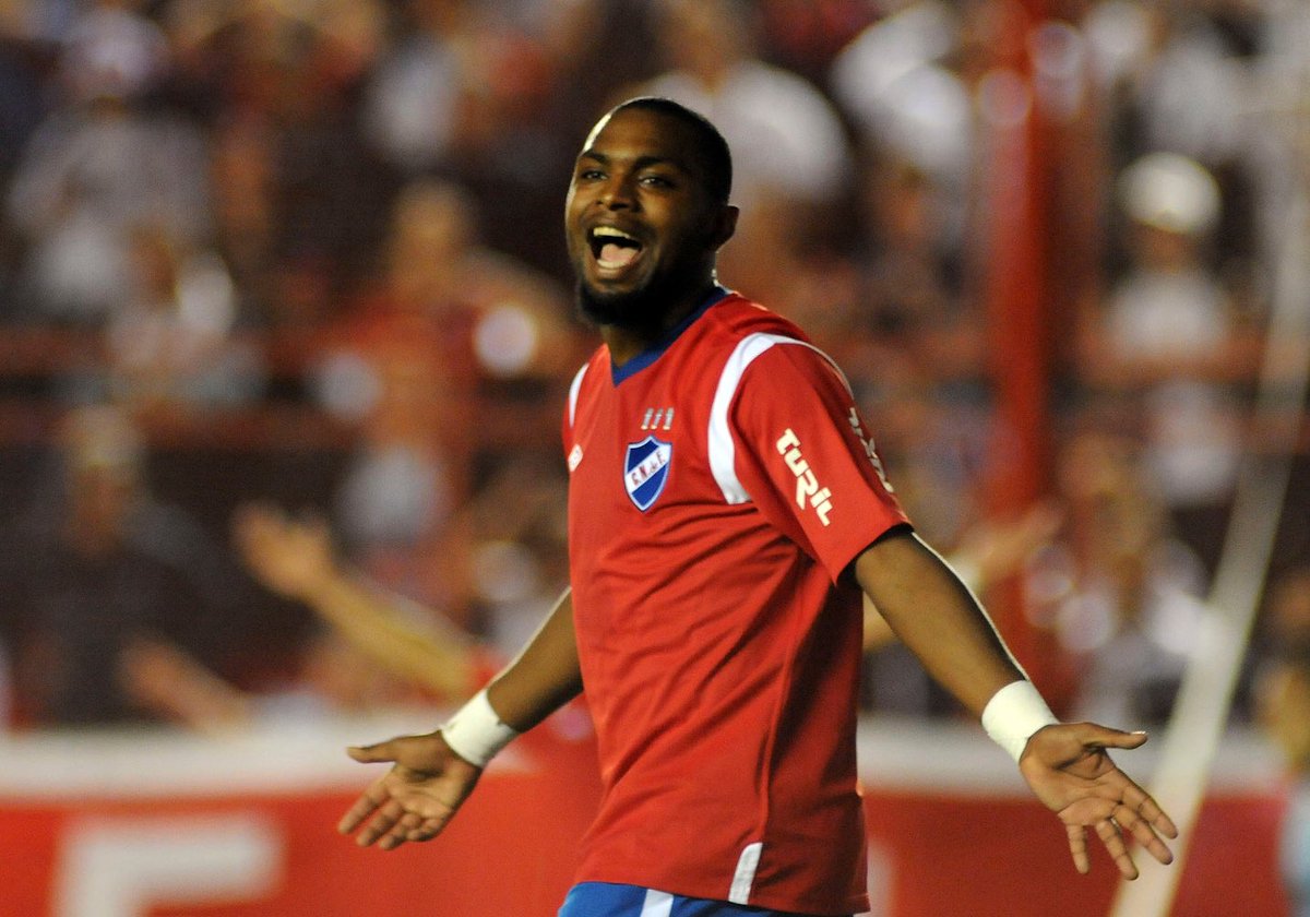 Una tristeza inmensa.

Un gran futbolista, pero una mejor persona. Hoy el fútbol está de luto.

Mi más sentido pésame a familiares, amigos y allegados. 

Que en paz descanses, Morro.