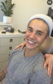 allaboutjustin2's tweet photo. Justin’s smile alone 🥺🥰 #JustinBieber #drew #bieberfever #justin #justindrew https://t.co/nSf0DrkqC4