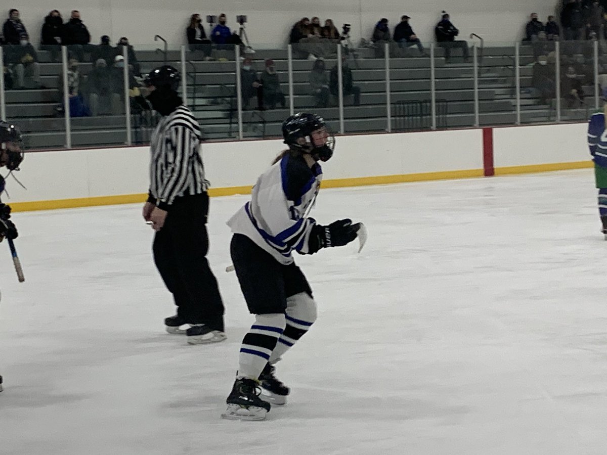 EVHSAthletics's tweet photo. Tic-Tac-Toe passing play on the Power Play makes it 3-0! What incredible passing from Stepan to Kelley to Chesek who buries it to make it 3-0! #beautifulplay https://t.co/tUUxKSLCAs