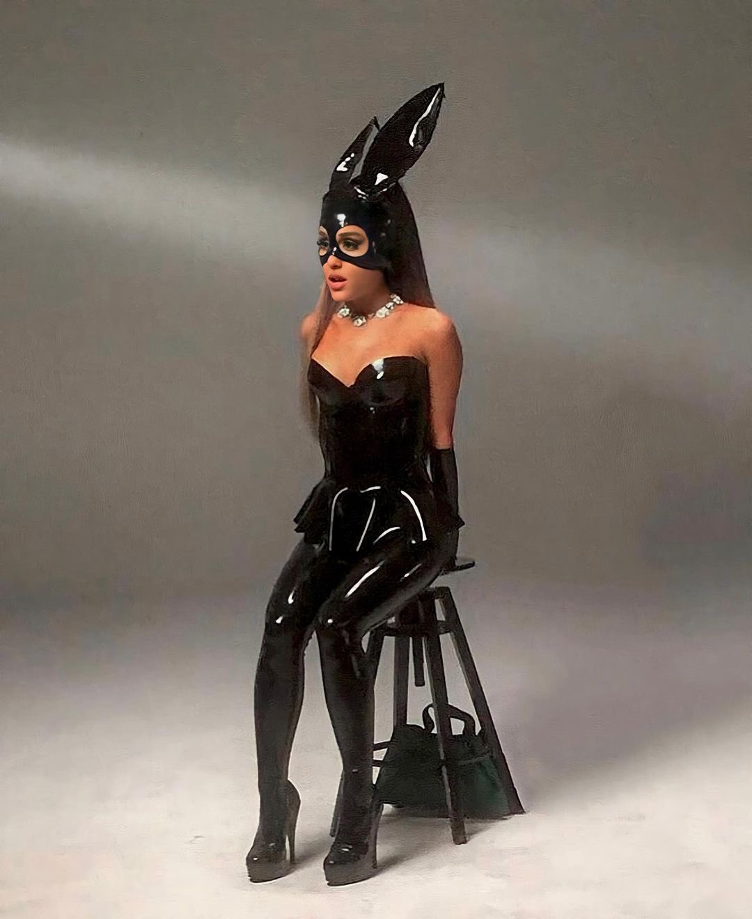 Ariana grande trajes sale