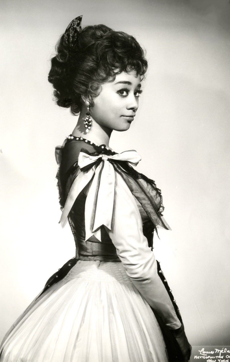 OperaLighthouse's tweet image. It’s #BlackHistoryMonth! and we r 🎉👏🏾 African-Americans in opera! Did u know in addition 2 her MAJOR global operatic career, American sop Reri Grist was also a member of the original West Side Story on B’way?! #sopranos #opera #westsidestory #herstory #bernstein #mozart