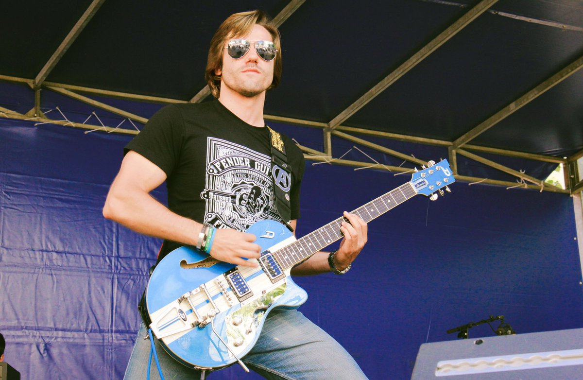 AndrePrista's tweet photo. Rock 2015 #dusenberg #duesenbergguitars #guitar #rock https://t.co/B8WSV4X1Nb