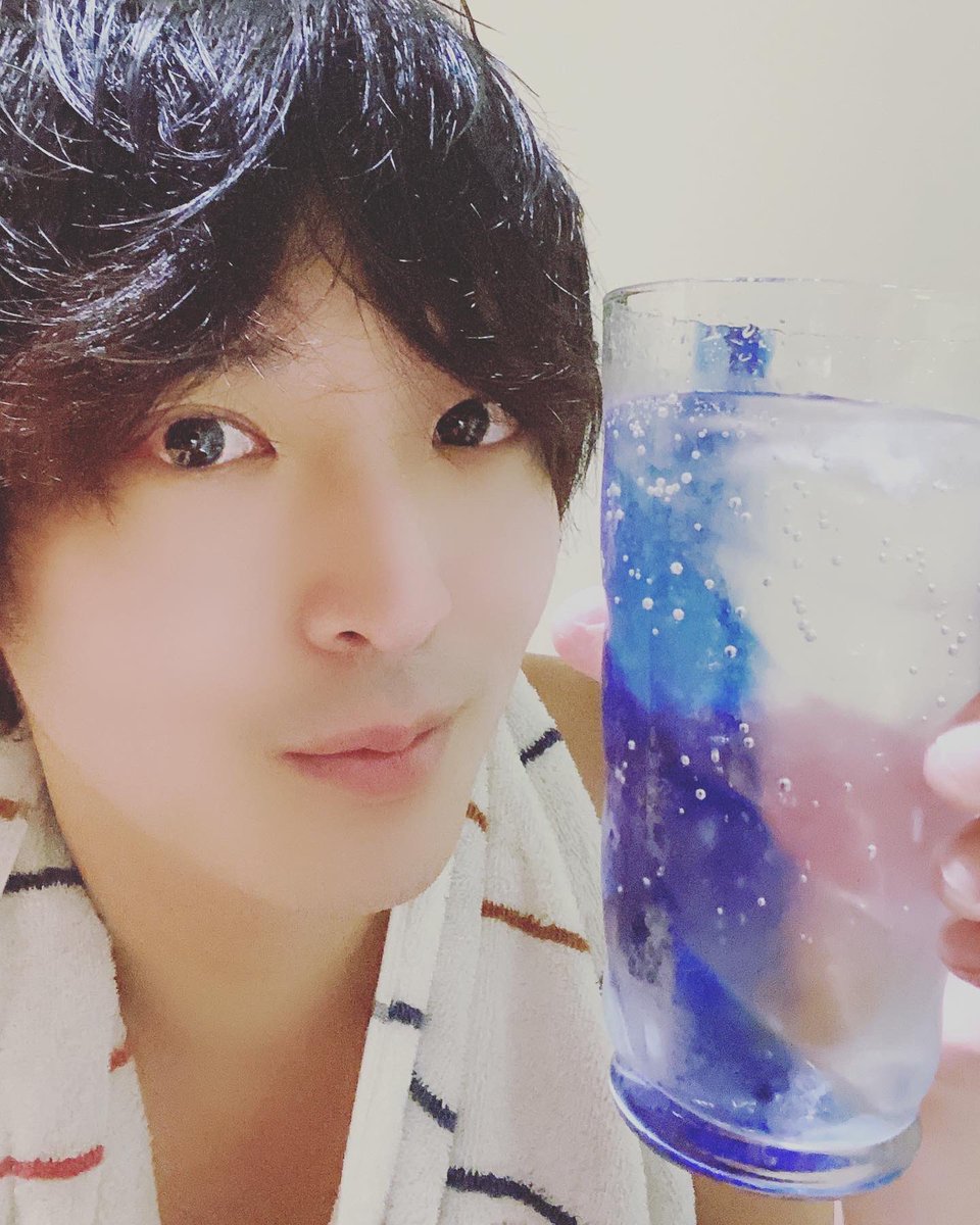 1ssei_h's tweet photo. ♨️♨️♨️♨️♨️♨️♨️♨️
お風呂上がりに無敵の三ツ矢サイダー🥺🥺
#三ツ矢サイダー
#懐かしい味
#俳優
#映画監督
#お風呂上がりに
#ライバーと繋がりたい
#温泉好きな人と繋がりたい
#ポートレート
#被写体になります
#bathtime
#actor
#bathmodel https://t.co/ynkamQSxvK