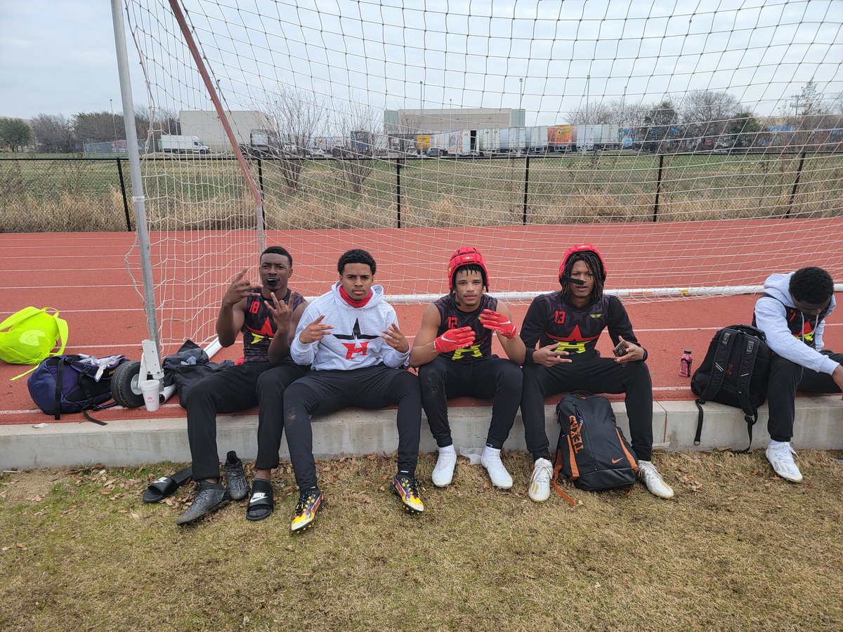 bigtxsurge's tweet photo. Great way to start the 7 on 7 year
@javonsorrell2 1 TD
@BryceAnderson_1 1 INT
@AndreDennis03 2TD and 1 2point con.
@ReggieHolmesDB 1INT https://t.co/aVXGhM1LMt