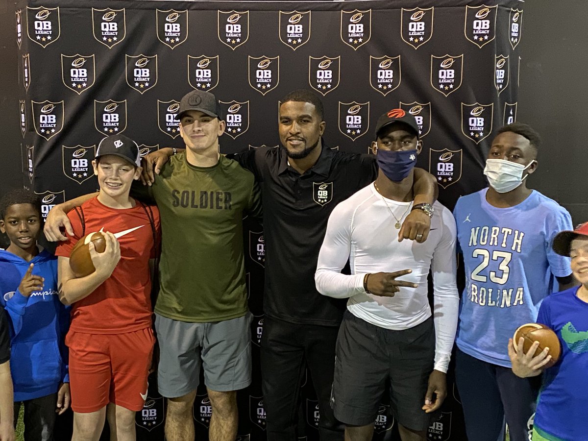 amiegrace7's tweet photo. JD had an unbelievable experience at @LegacyQb event. Valuable hours of life talk and football training. This group has chemistry, knowledge and desire to grow real men. Thank you all! @CoachBJHall5 @donovanjmcnabb @DaniGirl0330 @robinson_ramon @Mad_Qb @bobbystroupe https://t.co/lXz5MrO0oY