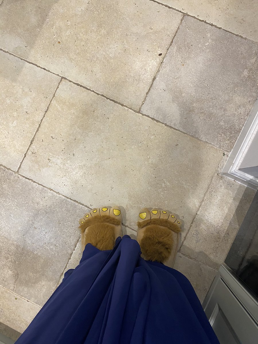 amyeverest's tweet photo. #DressUpToStayIn
Well you don’t get to wear this footwear in a concert
#zoombenefits 😏 @Mu_For_Mu https://t.co/wLIP2z5lc9