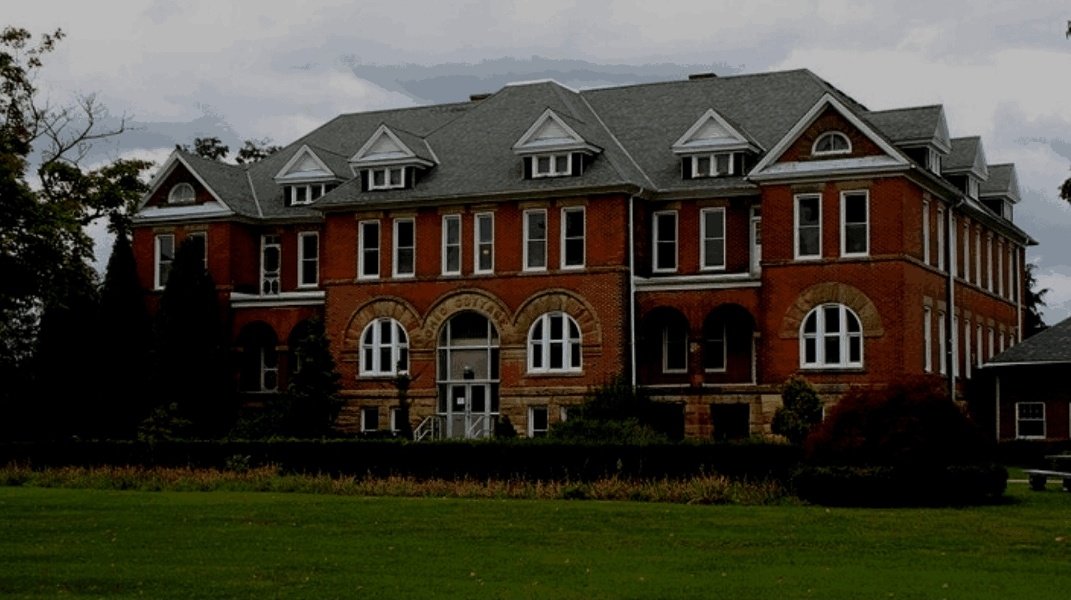 OHTruthSeekers's tweet photo. About to start our investigation at Madison Seminary. For any paranormal teams that have been to this location, we'd love to hear about your experiences!
#paranormal #ghosthunt #madisonseminary #swops @OHTruthSeekers
#WeAintAfraidOfNoGhosts https://t.co/lUzGAAKN5D