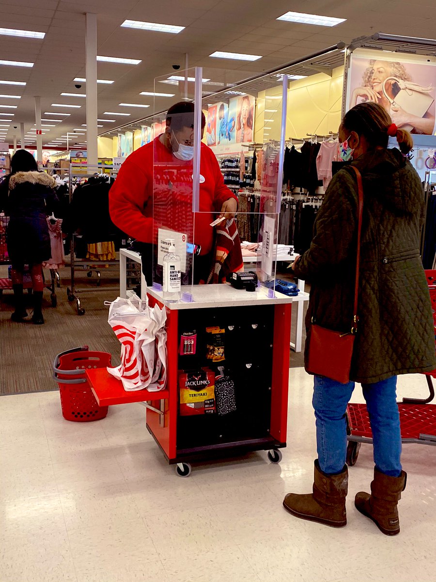 _SHorne_'s tweet photo. Our newest Advocate Casey volunteered to learn Linebusting today during a busy Saturday! He did amazing! Showing every step of G.U.E.S.T!Thanks Casey for making the Guest your first Priority! #GuestFirstCulture #2544Service @DuaneAtTarget @TargetDaveT2544 @jennifernbest @garmtgt https://t.co/FtUUSk6xOW