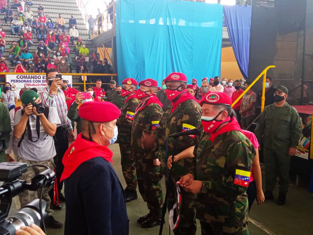 materanopsuv24's tweet photo. Acto en Conmemoración #29Años del #4Feb92 "Día de la Dignidad Nacional" despertar y la esperanza de un pueblo con nuestro Gobernador soldado 4F G/J. @RangelSilva4F G/J. @GeneralPueblo M/G. Wilmer Barrientos y M/G. Ovidio Delgado junto a patriotas Símbolo d Rebeldía Popular https://t.co/4A8oyLSzIH
