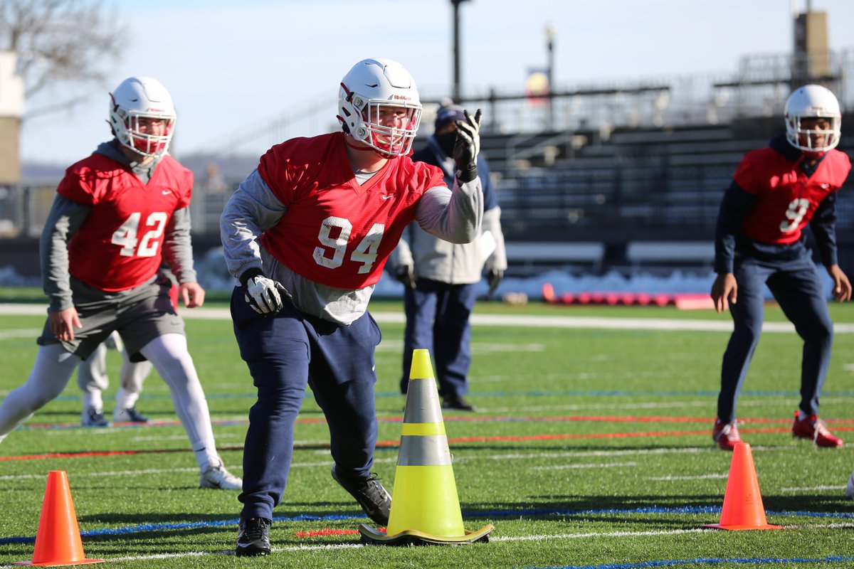 DuqFB's tweet photo. First practice of the spring ✅

#GoDukes https://t.co/PW2AqUvFSq