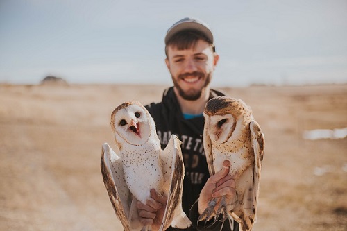 Belthoff also directs the  @NSF funded ten-week Research Experiences for Undergraduates in raptor research at  #BoiseState, providing undergraduate students with the hands-on experiences that empower their curiosity and passion for research. #SuperbOwl   6/7