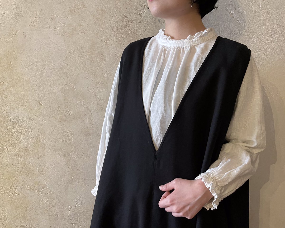 omotesando_nr's tweet photo. ** new arrival **

深めのVネックデザインが特徴のノースリーブワンピース。

普段着にはもちろん、オケージョンにもお召しいただける１枚となります◎

是非、オンラインショップと合わせてご覧くださいませ。
https://t.co/54dPnXl0Rv…

#nestRobe #ネストローブ  #表参道 https://t.co/enGxGcVFxq