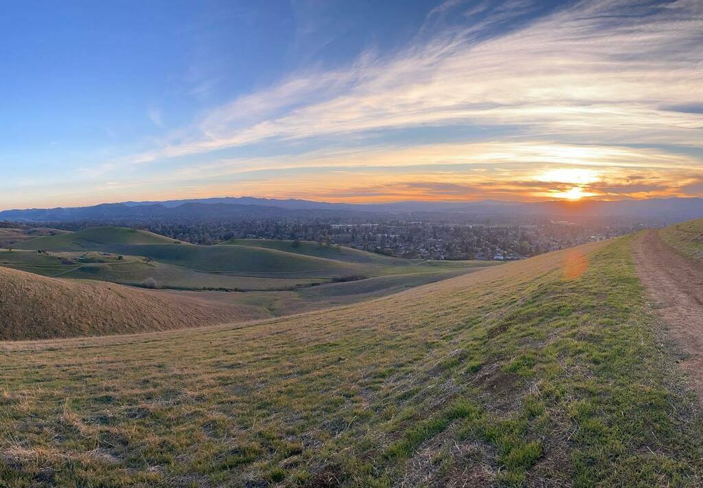 Such a beautiful way to end a Saturday. #optoutside #hiking