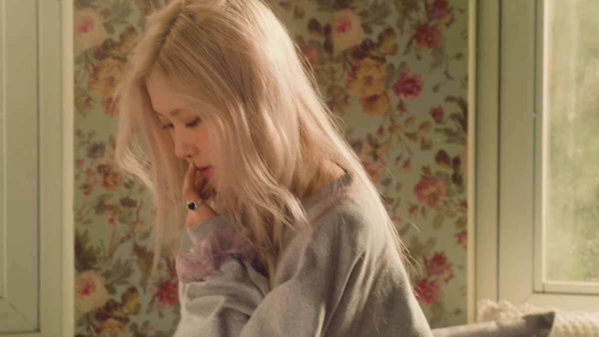 iamkoyjung's tweet photo. 🥺ยัง Move on จาก GONE ของน้องแชงไม่ได้ เพลงดีมากจริงๆ MV จริงออกมาได้แล้วอยากดูบ่อยๆ อยากช่วยปั่นวิวให้น้องแชงแล้ววว🥺😚✨

#THESHOW_BLACKPINK #ROSÉ #BLACKPINK https://t.co/nl7LfzNdGK