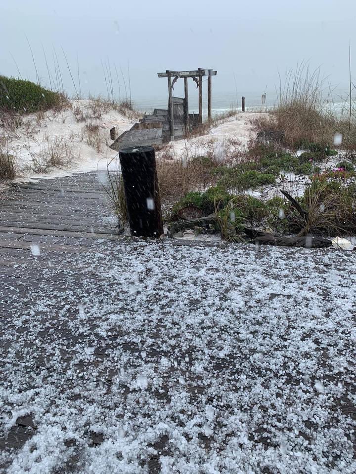 aidanabbott's tweet photo. @NWSTallahassee Dog Island today around 1pm https://t.co/U6Y6SkcPFM